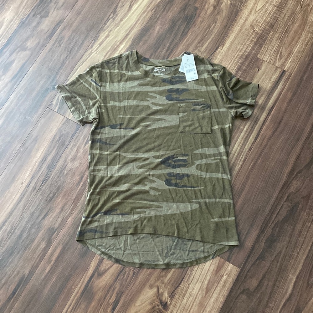 A Zoe+Liv tee shirt size small